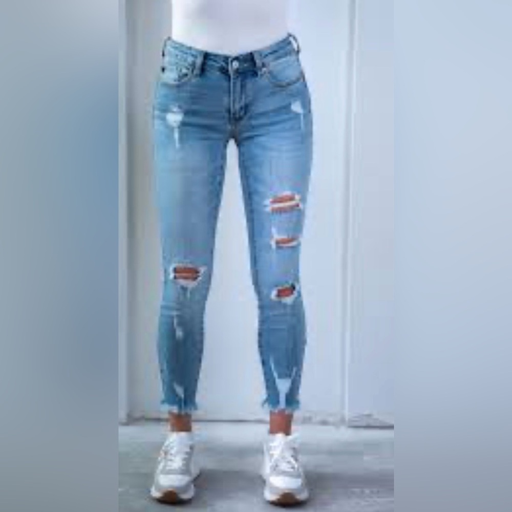 KanCan‎ skinny Distressed Jeans. Women size 9/28
